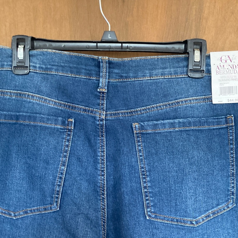 Gloria Vanderbilt Amanda Bermuda with built in slimming panel with stretch 18 - Picture 10 of 17